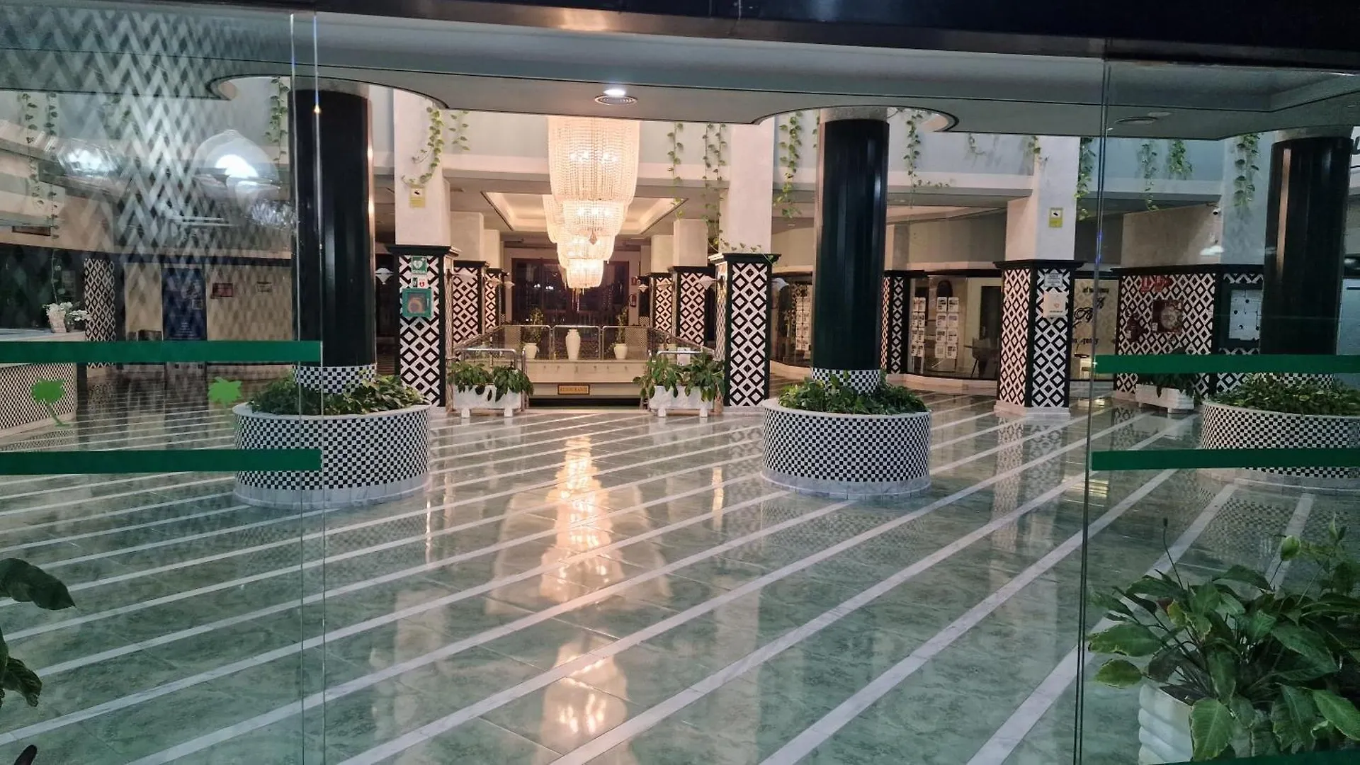 Family Paradise Premium Playa Paraiso  0*, Playa Paraiso (Tenerife) İspanya